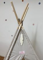 tente tipi avec tapis beige desert