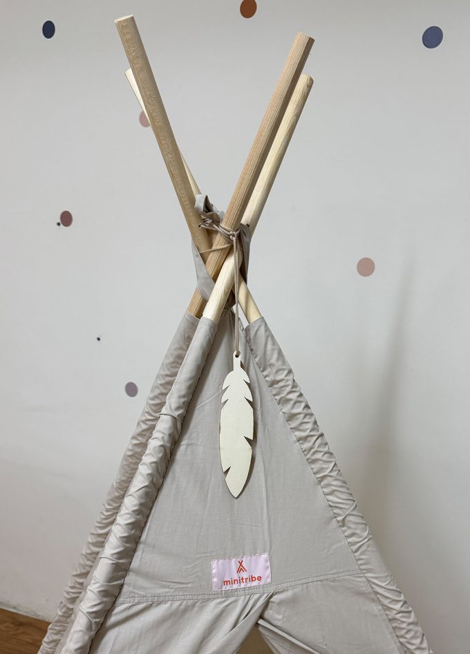 tente tipi avec tapis beige desert