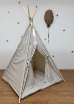tente tipi avec tapis beige desert