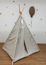 tente tipi avec tapis beige desert