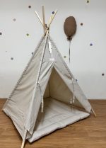 tente tipi avec tapis beige desert