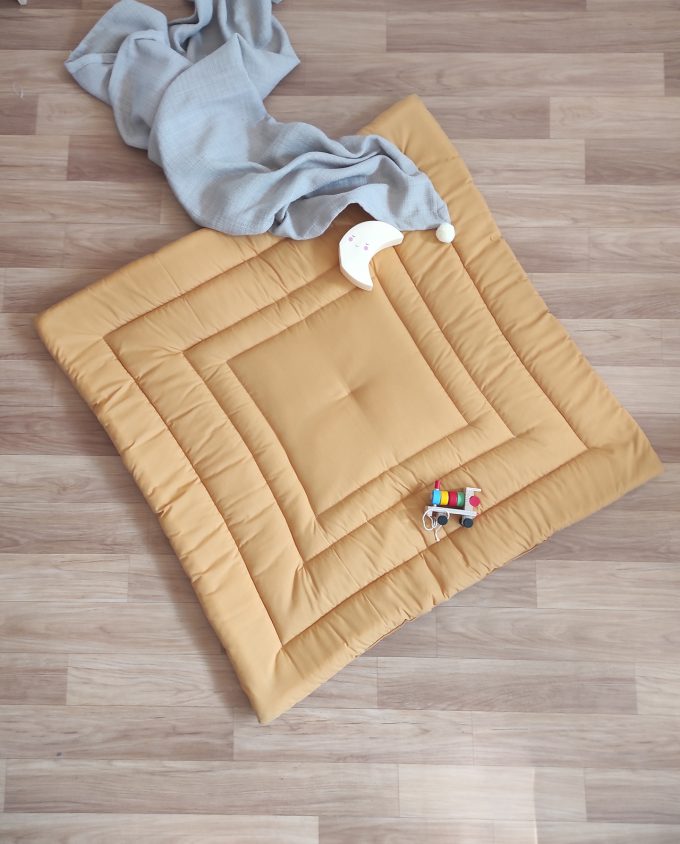 Tapis jaune