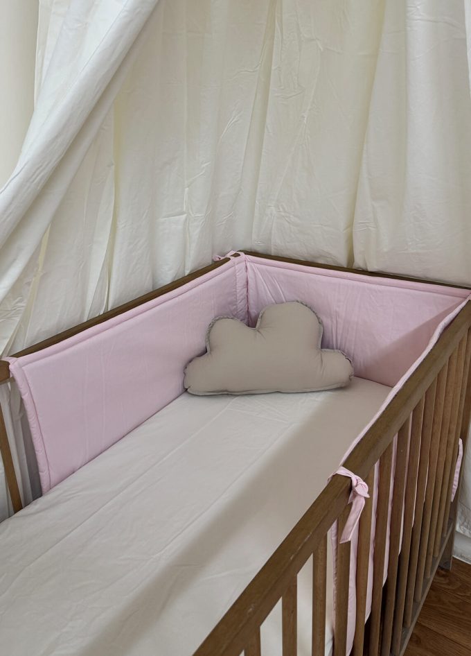 Tour de lit bébé rose