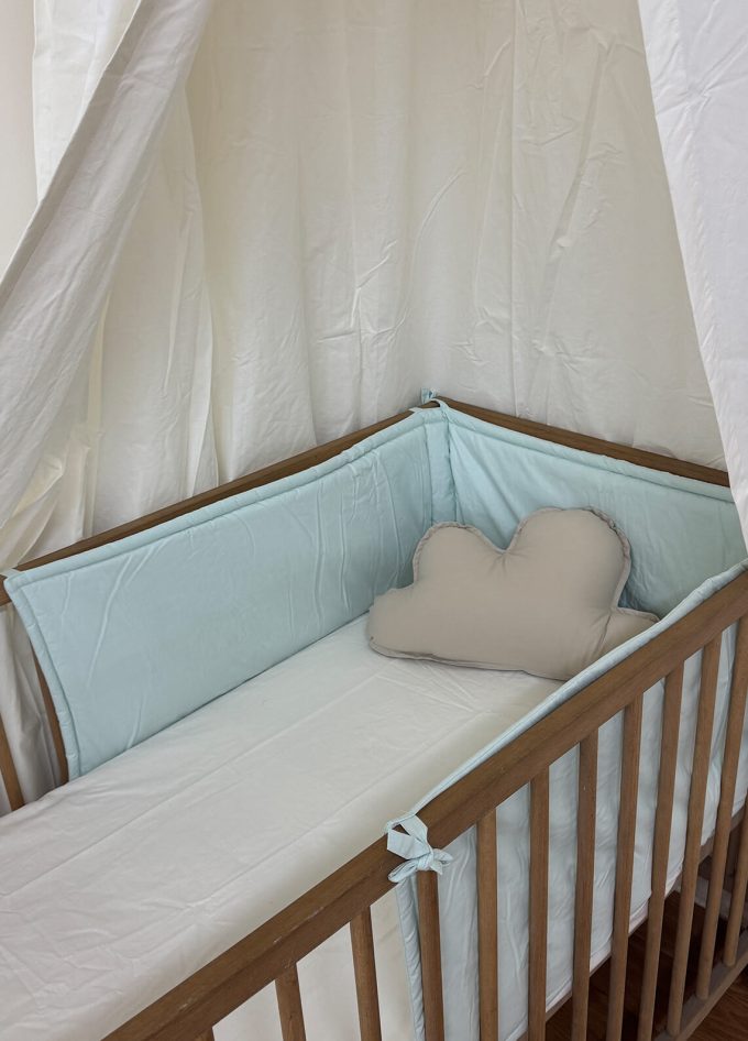 Tour de lit bébé vert pastel